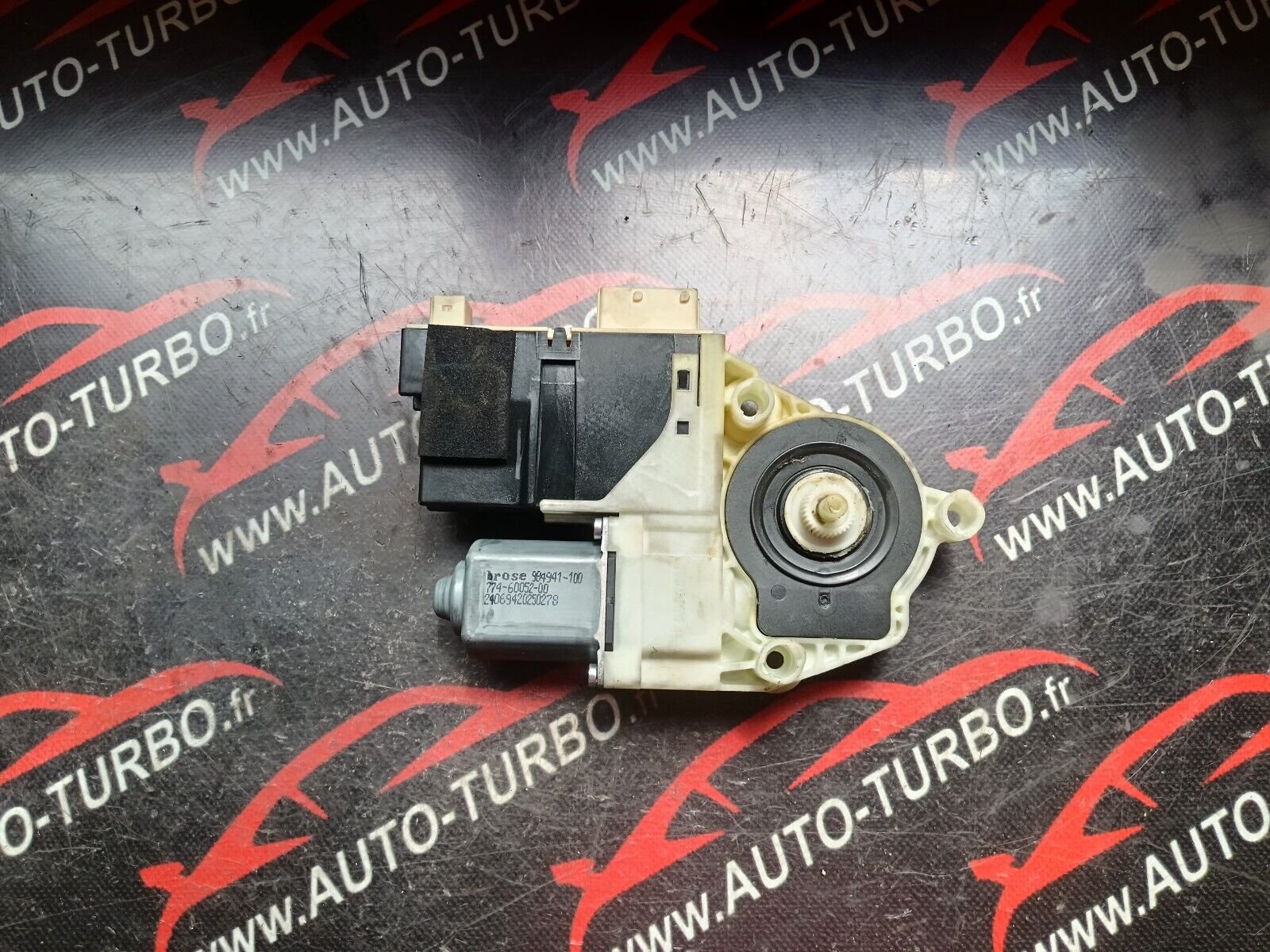 MOTEUR LEVE VITRE AVANT GAUCHE CITROEN C4 1.6VTI COUPE REF: 9681576980