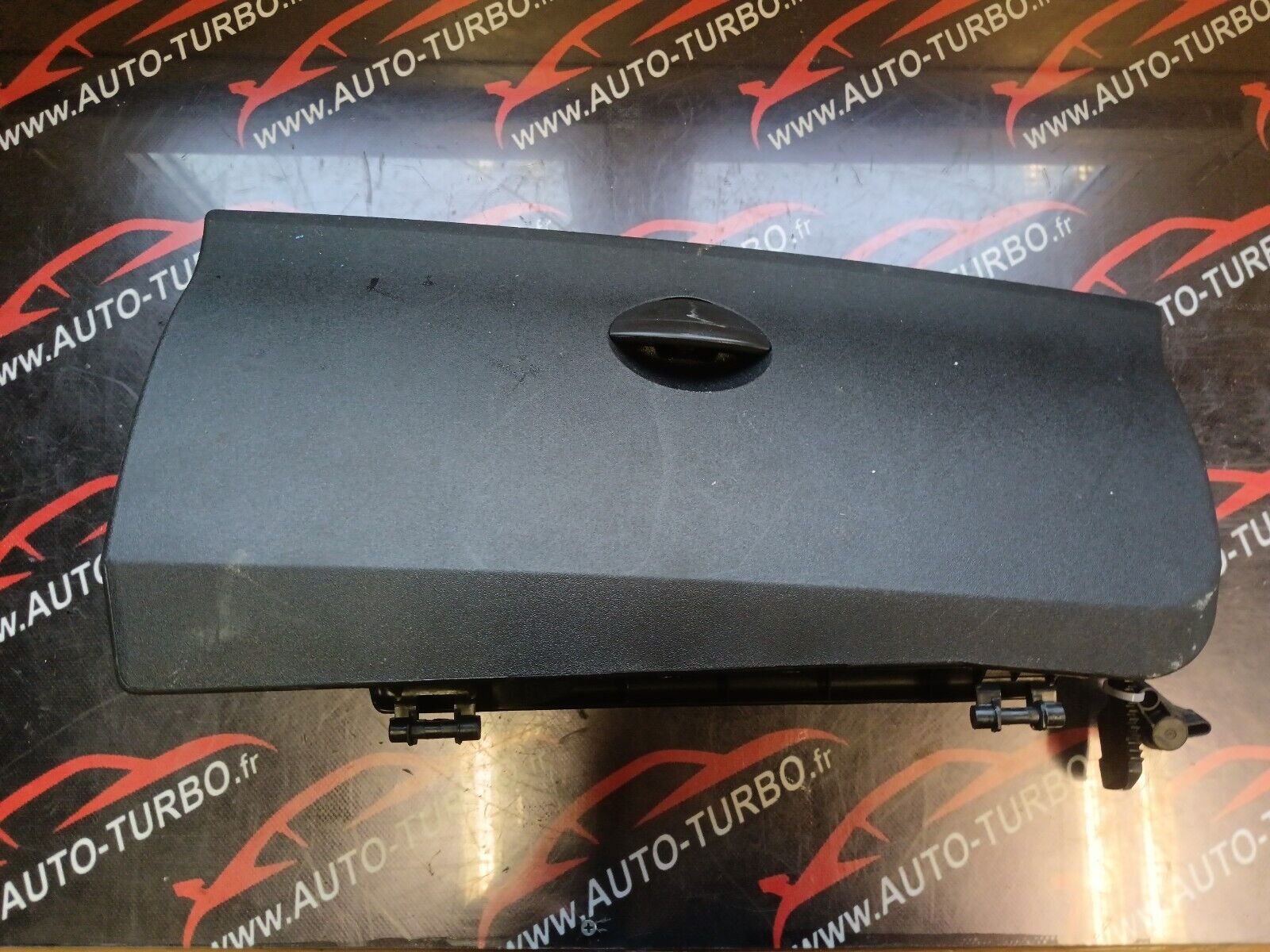 BOITE A GANTS CITROEN C4 REFERENCE 8218N0