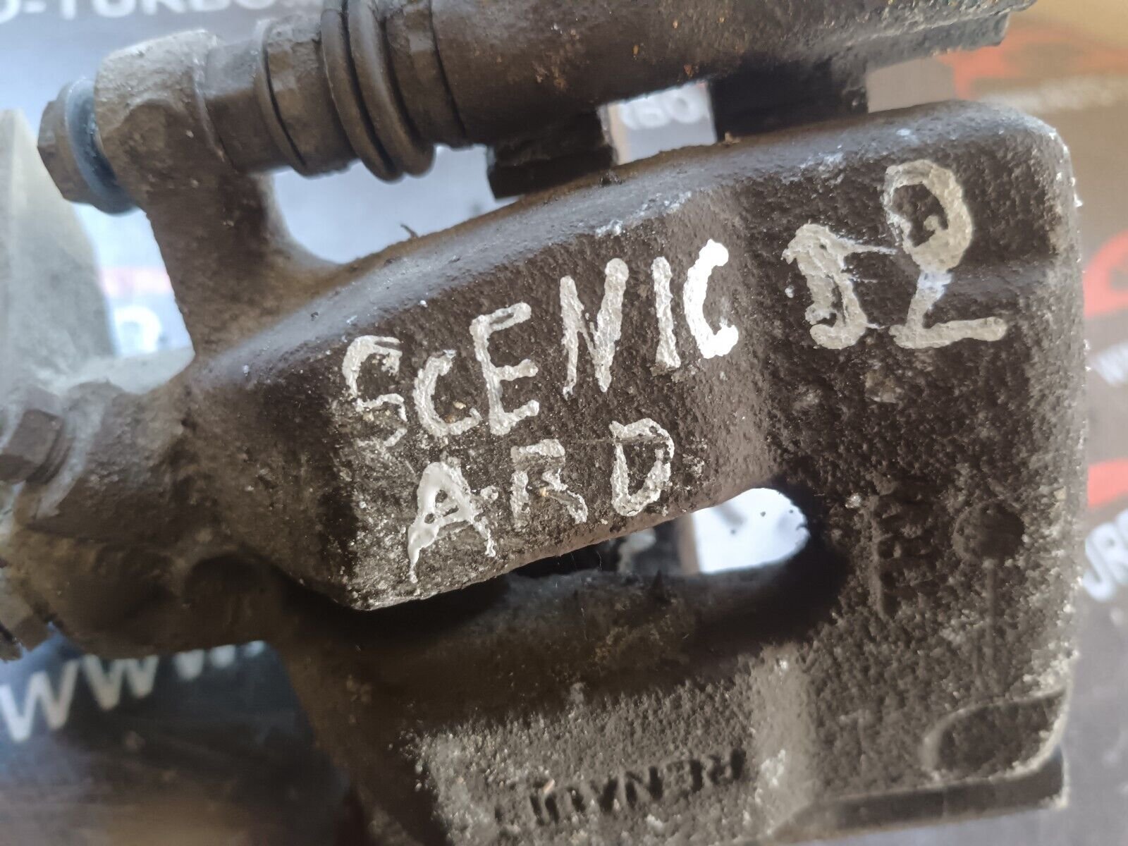 ETRIER ARRIERE DROIT RENAULT SCENIC 2