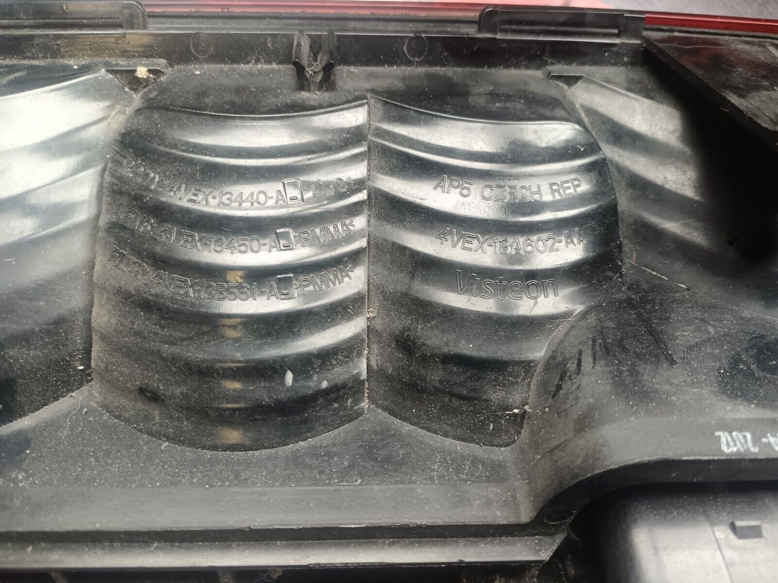 PHARE FEUX ARRIERE DROIT VOLKSWAGEN CADDY REFERENCE: 4VEX13A602