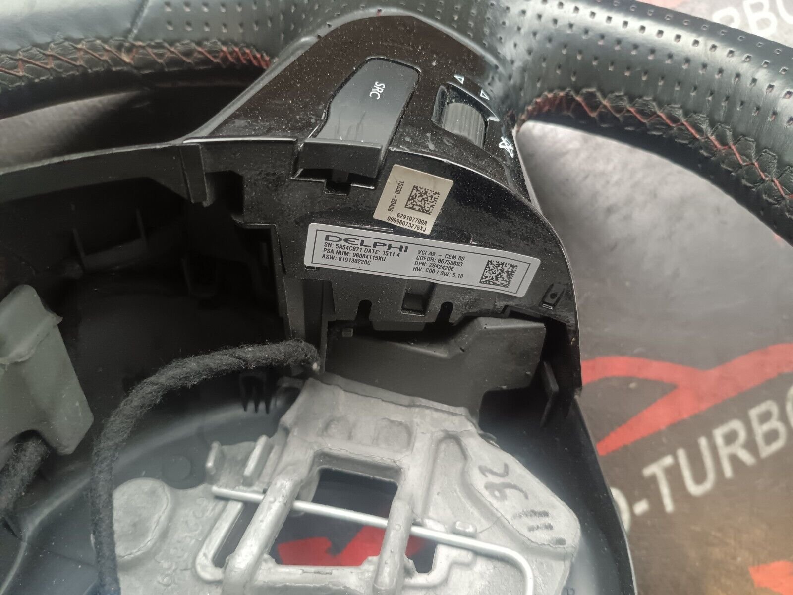 VOLANT DE DIRECTION GT PEUGEOT 308II REFERENCE: 98084115