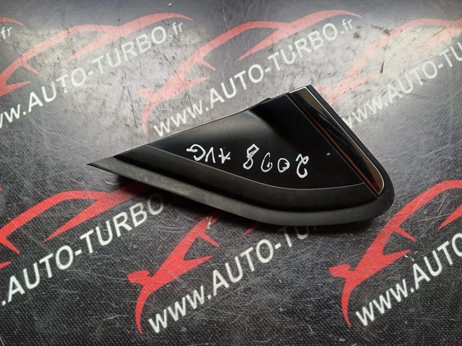 ENJOLIVEUR AILE PEUGEOT 2008 1.6HDI 110CH REFERENCE: 9678382180