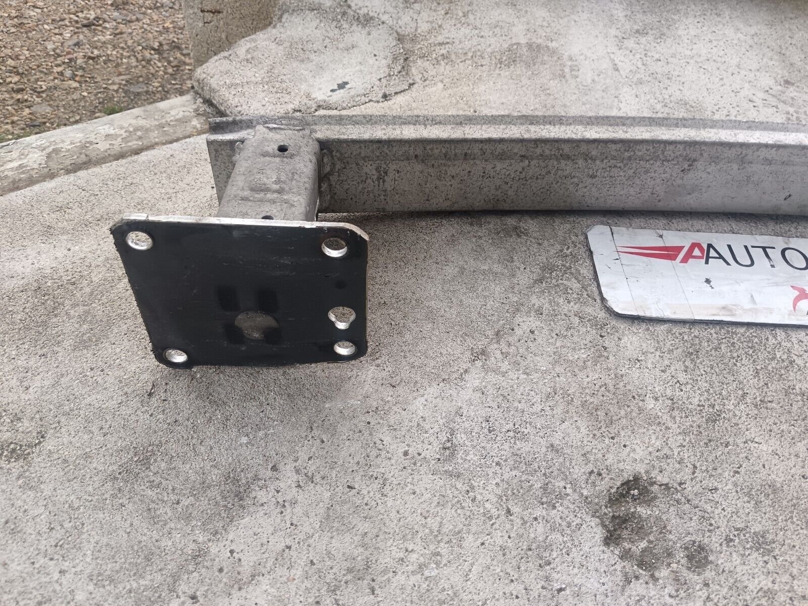 TRAVERS RENFORT PARE CHOC ARRIERE PEUGEOT 308II REFERENCE: 13054484