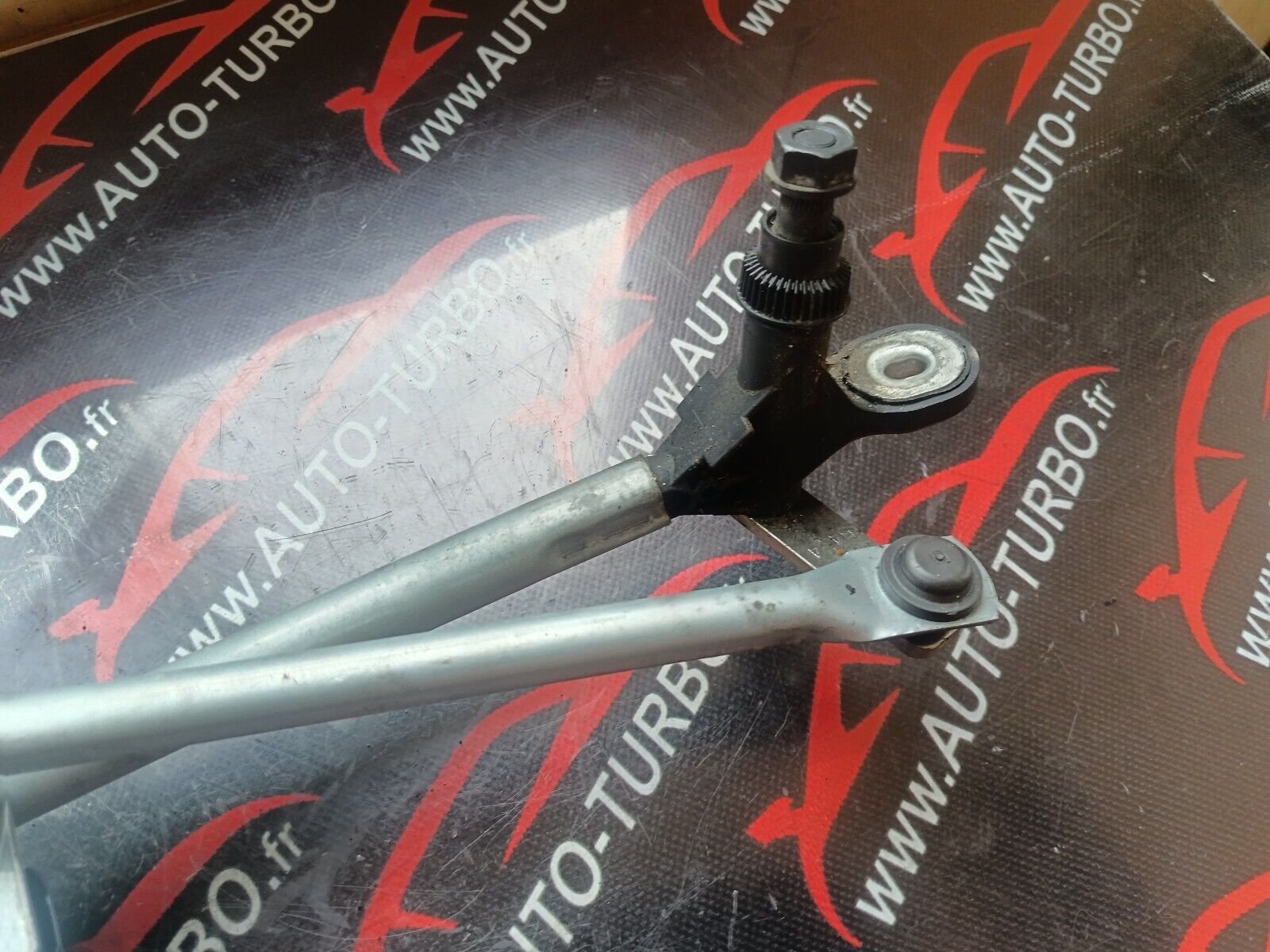 MECHANISME ESSUIE-GLACE AVANT BMW SERIE 1 E87 120i 150CH REFERENCE: 7193036