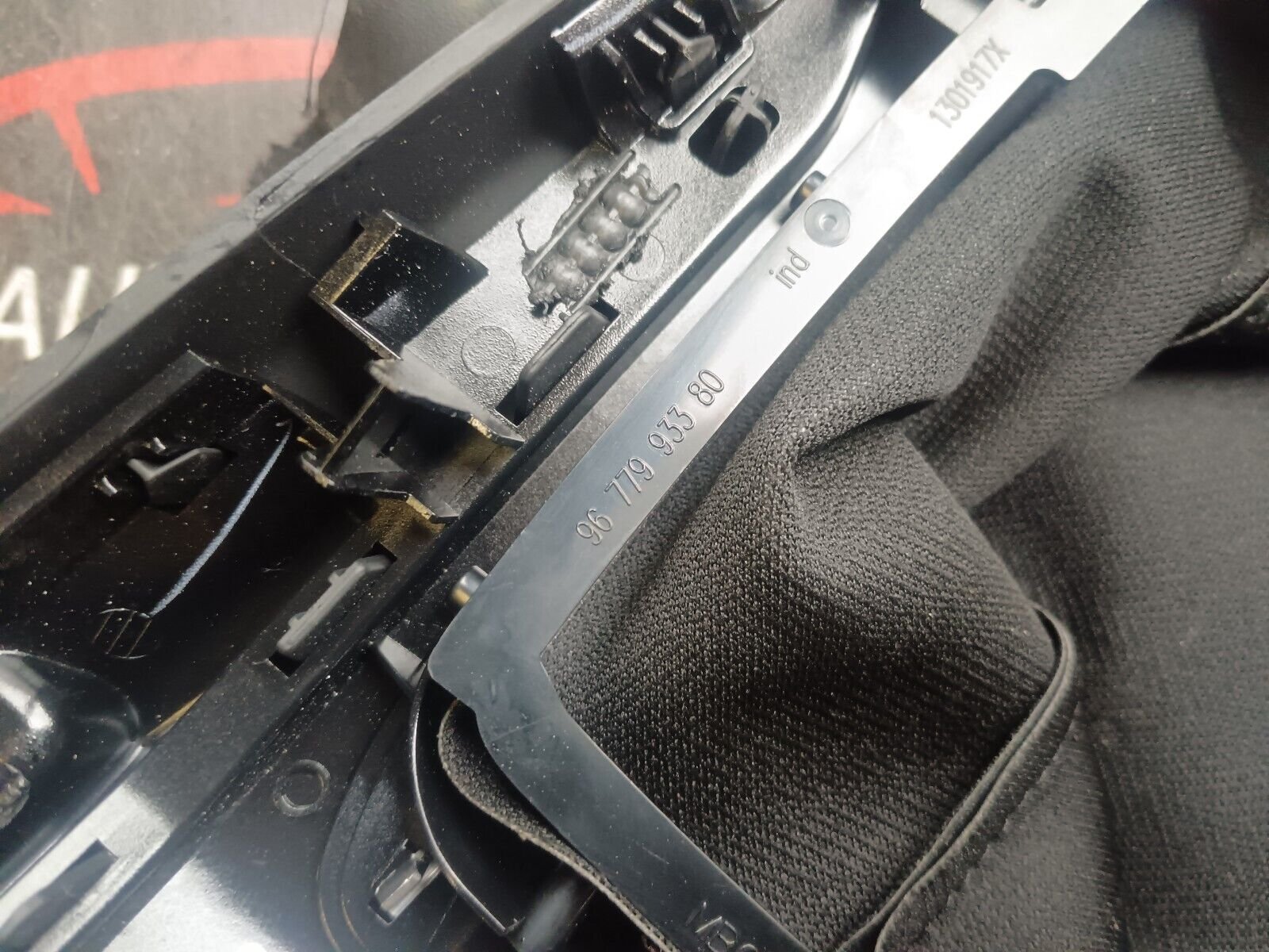 GARNITURE  POMMEAU DE LEVIER DE VITESSE PEUGEOT 308 II REFERENCE: 9677993380