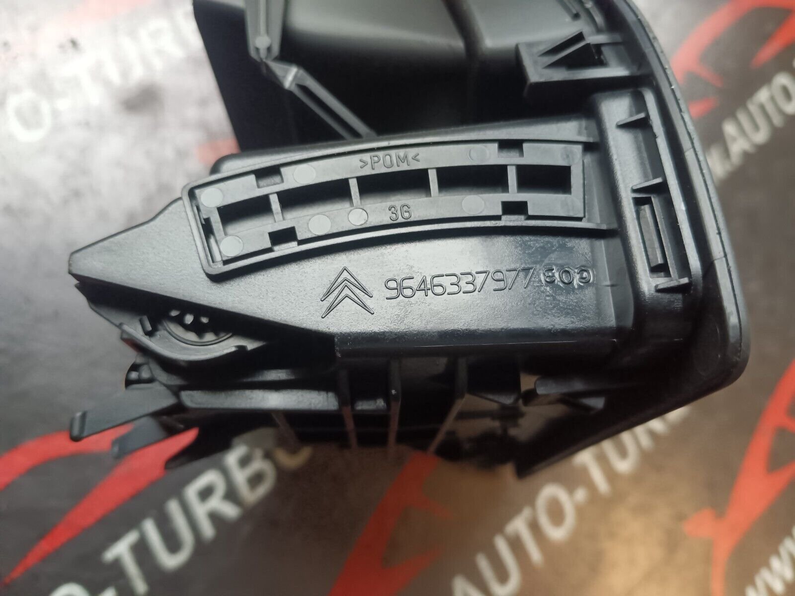 GRILLE D'AERARION AVANT DROIT CITROEN C4 1.6VTI 90CH COUPE REFERENCE: 9646337977