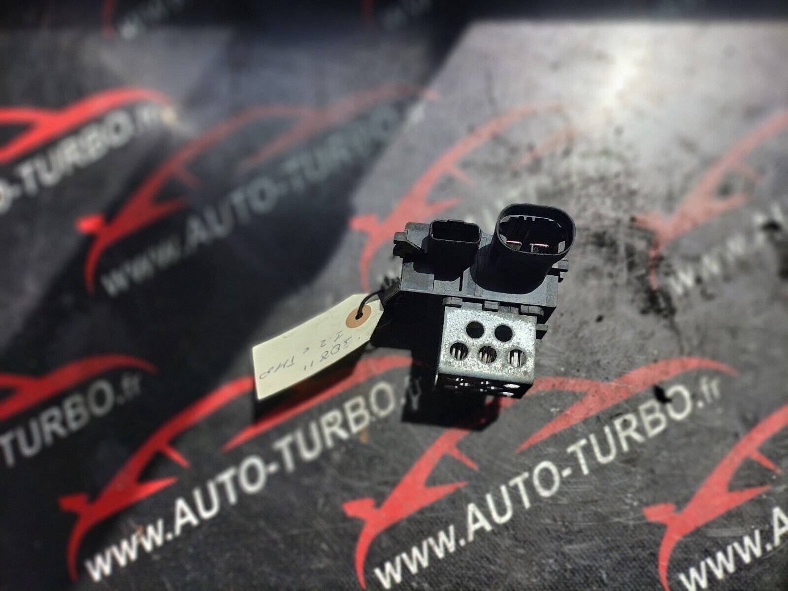 RESISTANCE  DE VENTILATEUR RADIATEUR PEUGEOT  308 II 1.2 eTHP  9673999980