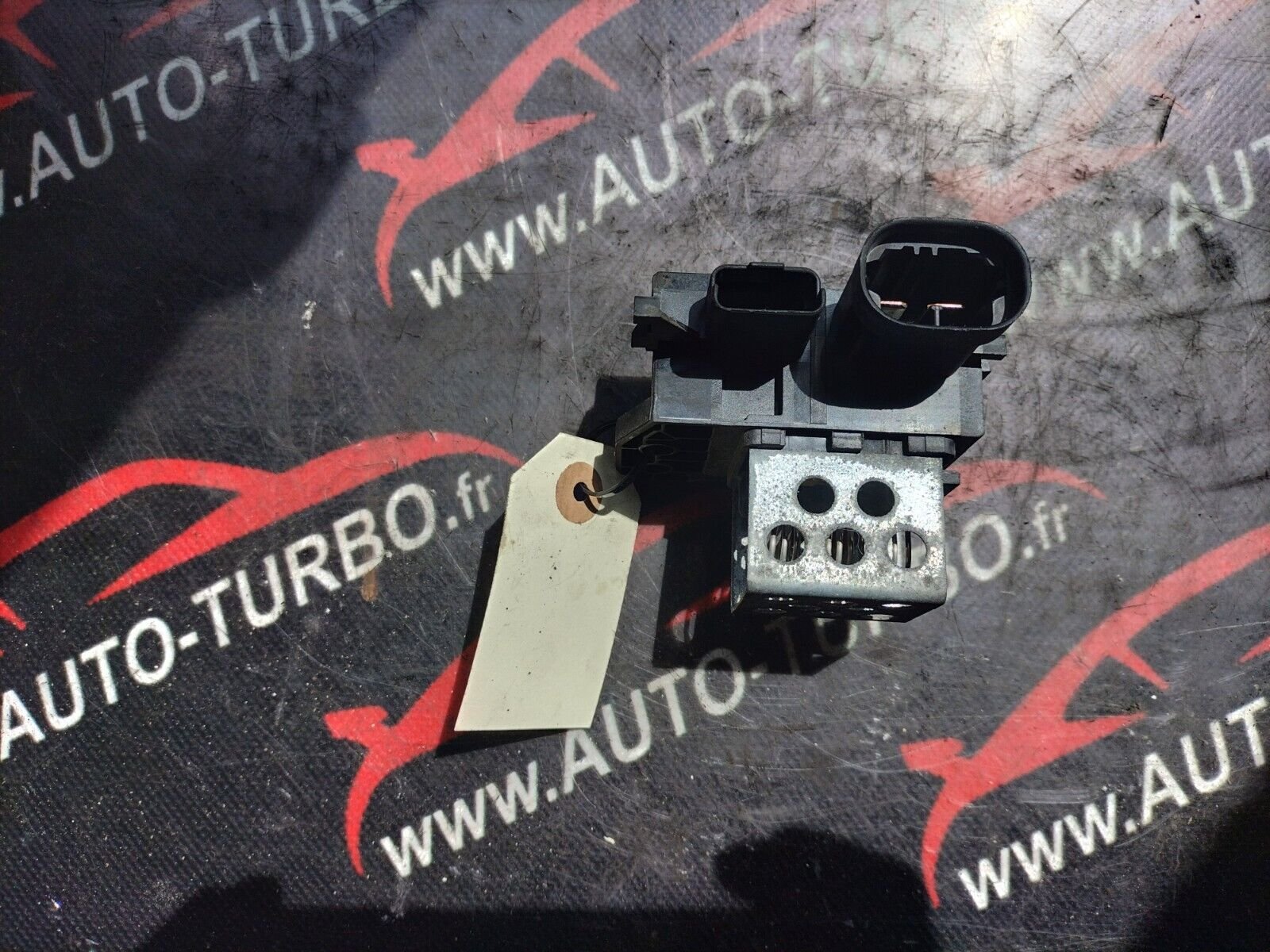 RESISTANCE  DE VENTILATEUR RADIATEUR PEUGEOT  308 II 1.2 eTHP  9673999980