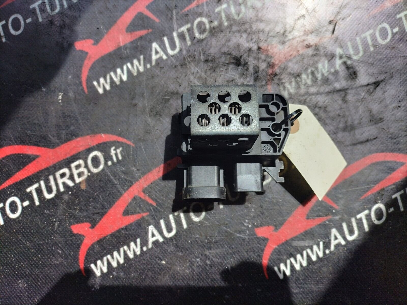 RESISTANCE  DE VENTILATEUR RADIATEUR PEUGEOT  308 II 1.2 eTHP  9673999980