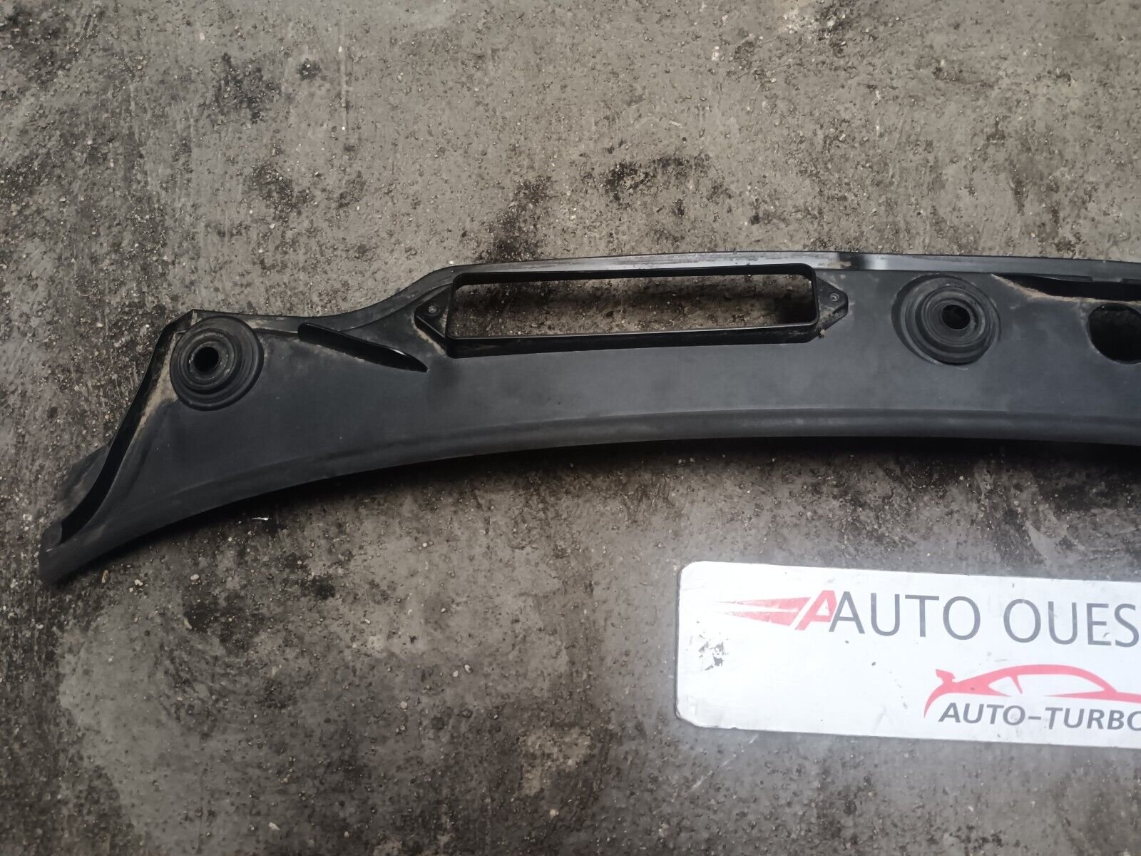 BAIE DE PARE-BRISE BMW SERIE 1 E87 REFERENCE: 15677210