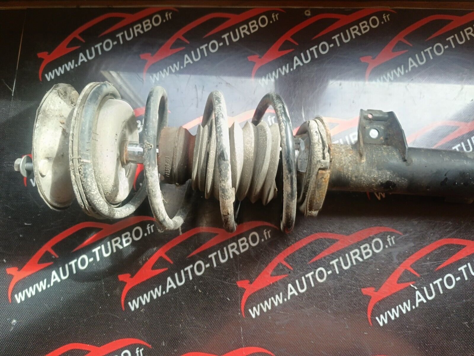 AMORTISSEUR JAMBE AVANT GAUCHE BMW SERIE 1 E87 120i 150CH REFERENCE: 6771553