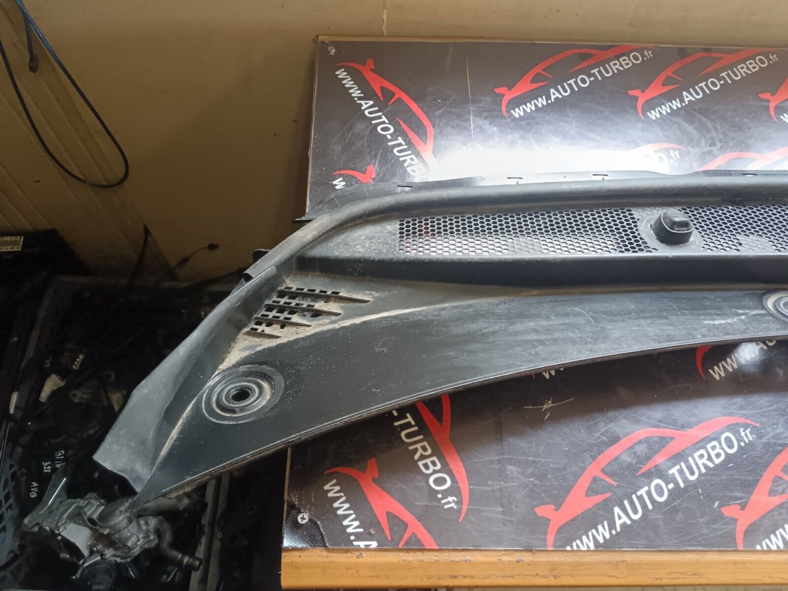 BAIE DE PARE BRISE PEUGEOT 308SW PHASE II REFERENCE: 98008282