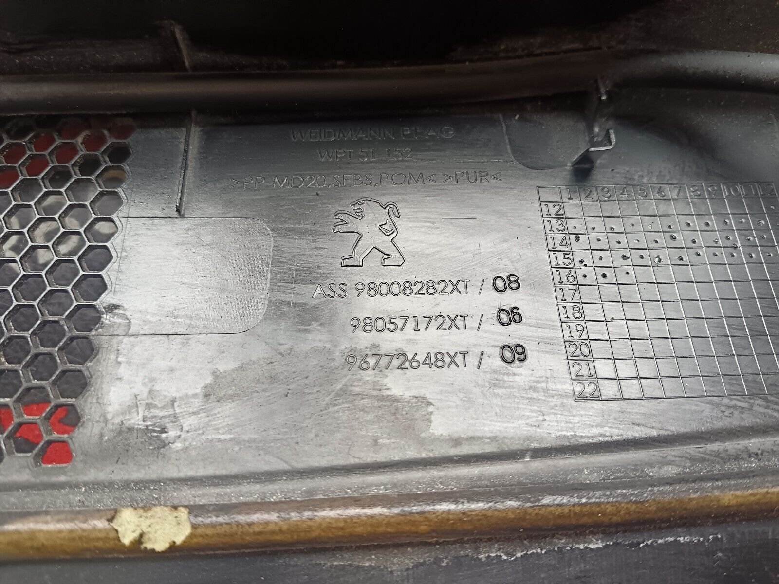 BAIE DE PARE BRISE PEUGEOT 308SW PHASE II REFERENCE: 98008282