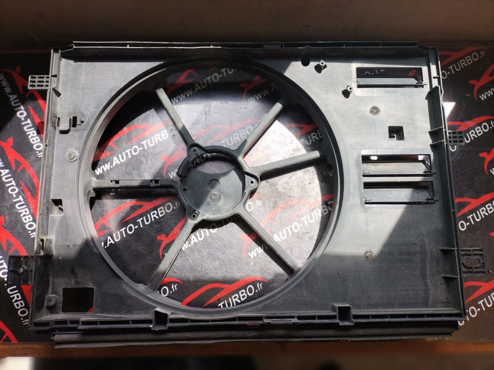 SUPPORT DE VENTILATEUR DE REFROIDISSEMENT   PEUGEOT  308 II 1.2 eTHP  9806313580