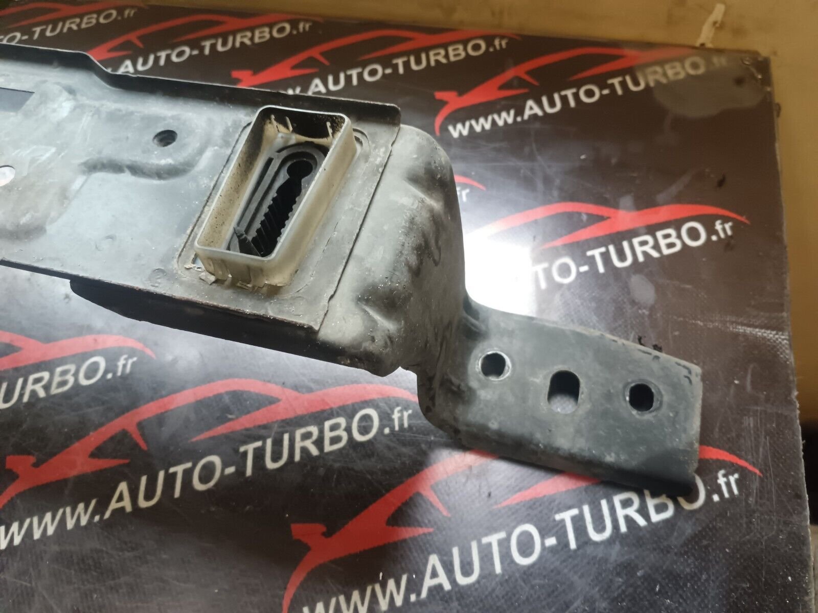 SUPPORT RADIATEUR PEUGEOT 308 II REFERENCE: 9673630480