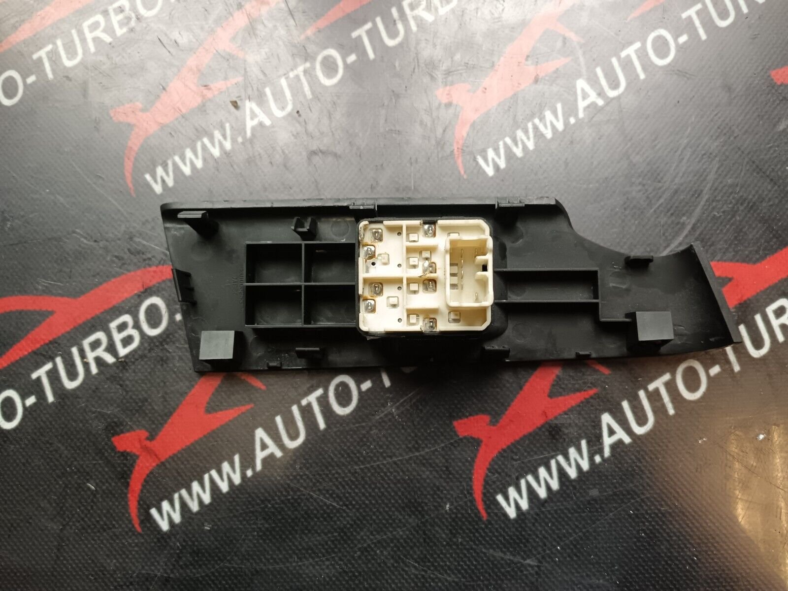 COMMANDE LEVE GLACE AVANT GAUCHE CHEVROLET AVEO REFERENCE: 202005062