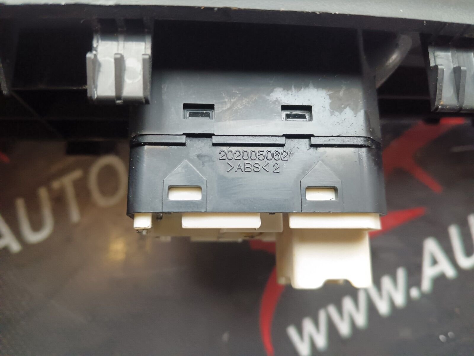 COMMANDE LEVE GLACE AVANT GAUCHE CHEVROLET AVEO REFERENCE: 202005062