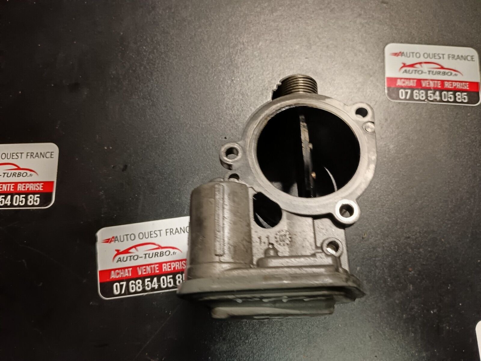 BOITIER DE PAPILLON BMW 120D 177CH REFERENCE: 780437301