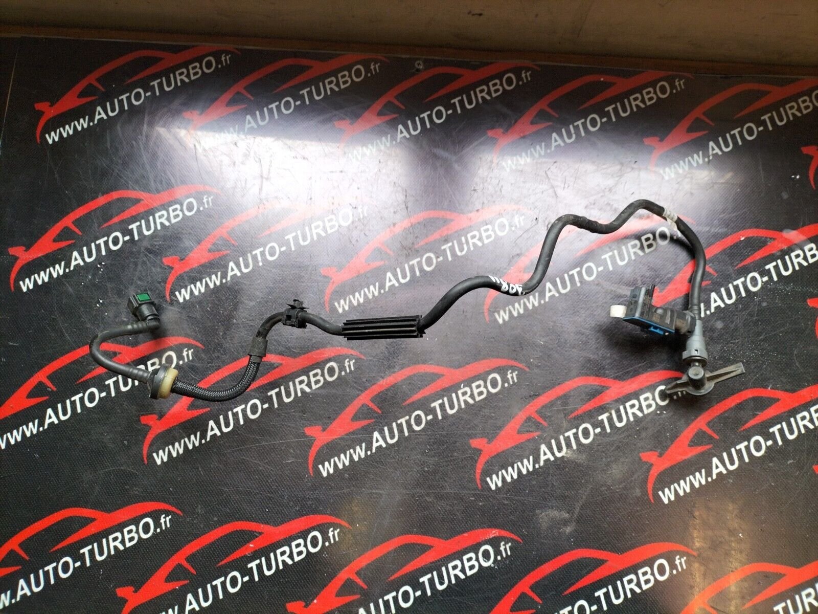 CONDUITS TUYEAUS DE DEPRESSION   PEUGEOT 308 II 1.2 eTHP 9806576680, 9677783780