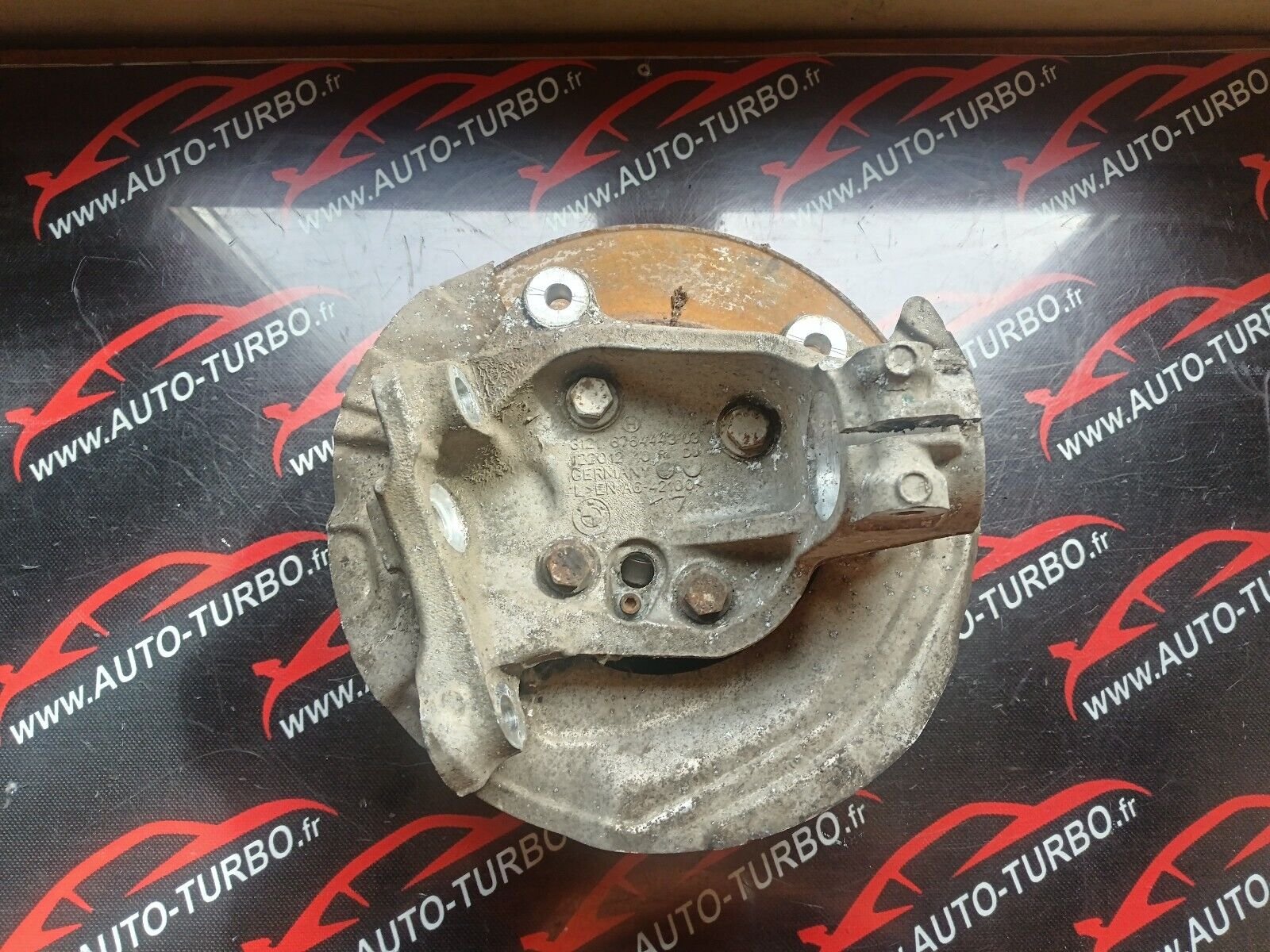 FUSEE DE ROUE AVANT GAUCHE BMW SERIE 1 E87 120i 150CH REFERENCE: 6764443