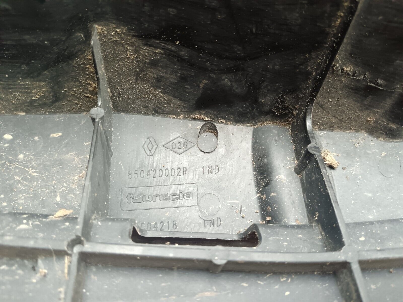 SUPPORT CENTRALE PARE CHOC ARRIERE SCENIC 3 REFERENCE: 850420002