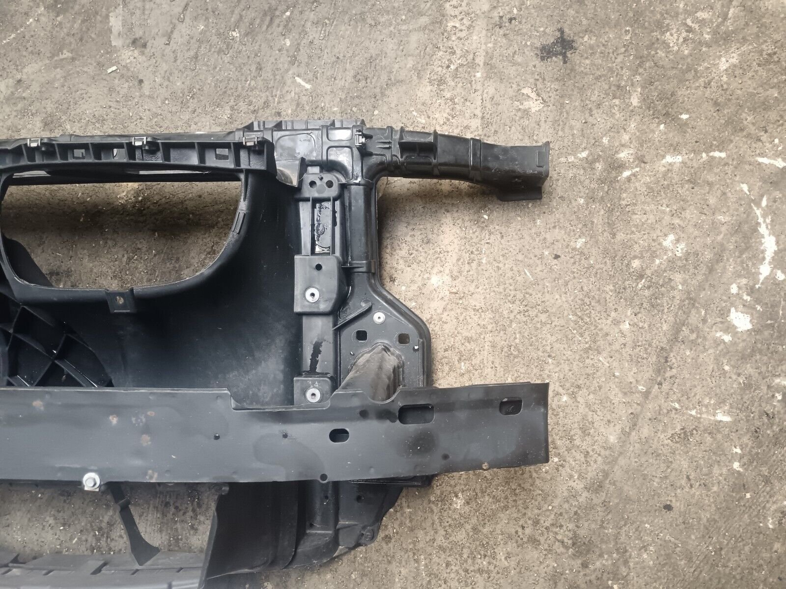 FACE AVANT BMW SERIE 1 E87 REFERENCE: 1857515016