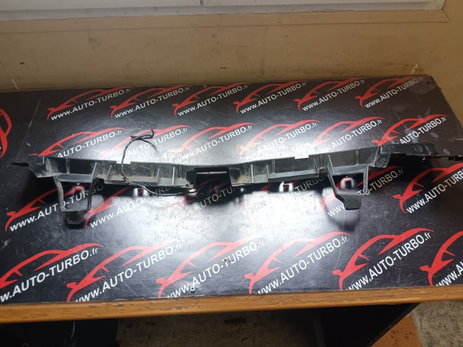 SUPPORT CENTRALE PARE CHOC ARRIERE OPEL ASTRA J REFERENCE: 13266743