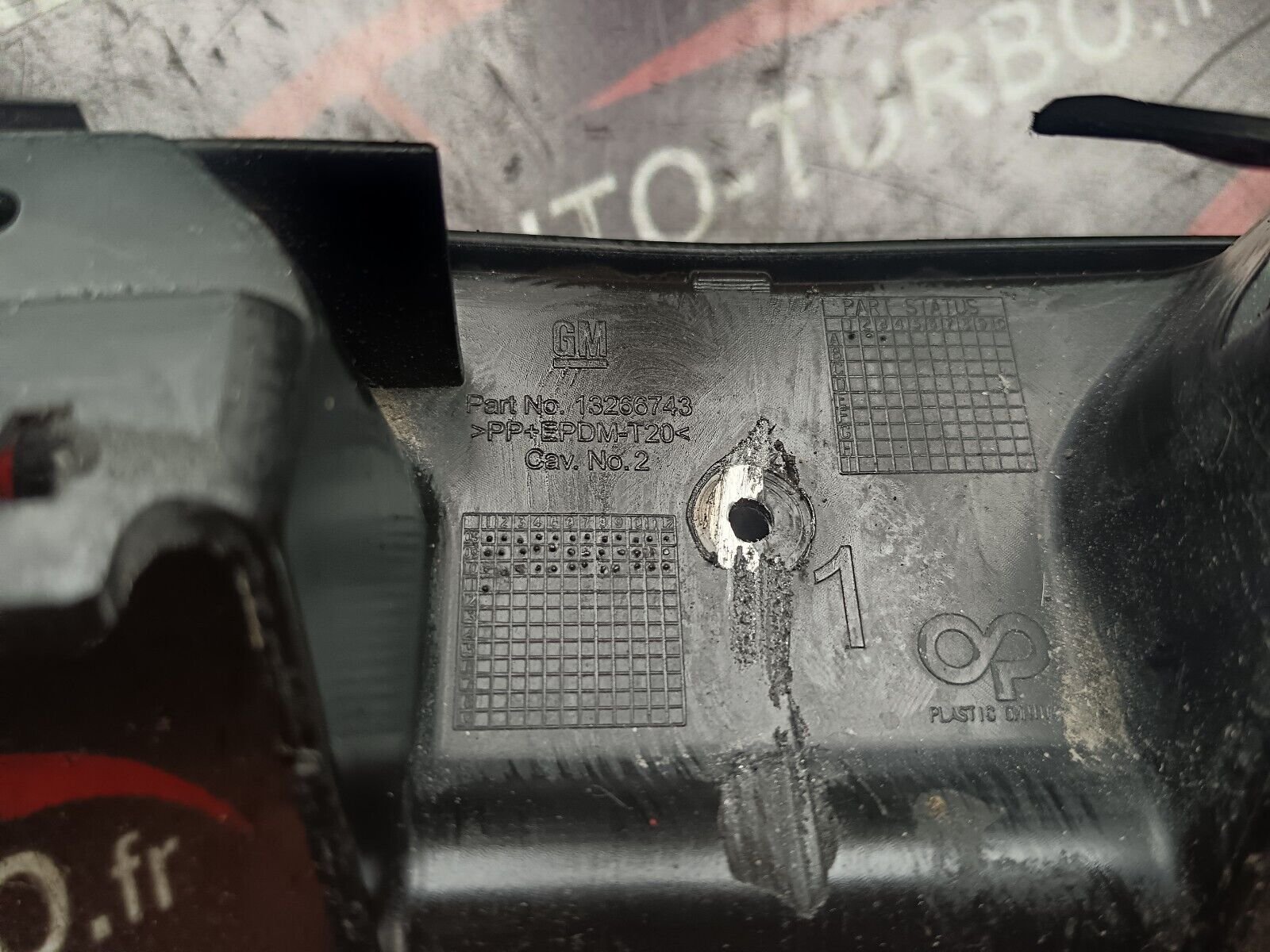 SUPPORT CENTRALE PARE CHOC ARRIERE OPEL ASTRA J REFERENCE: 13266743