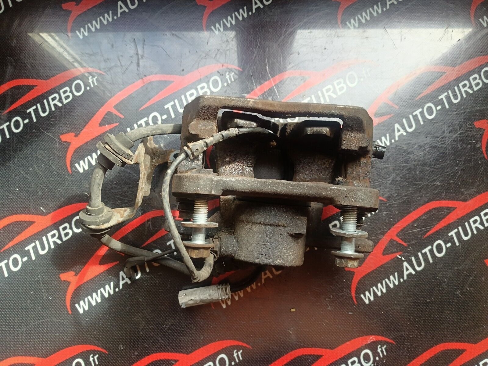 ETRIER AVANT GAUCHE BMW SERIE 1 E87 120i 150CH