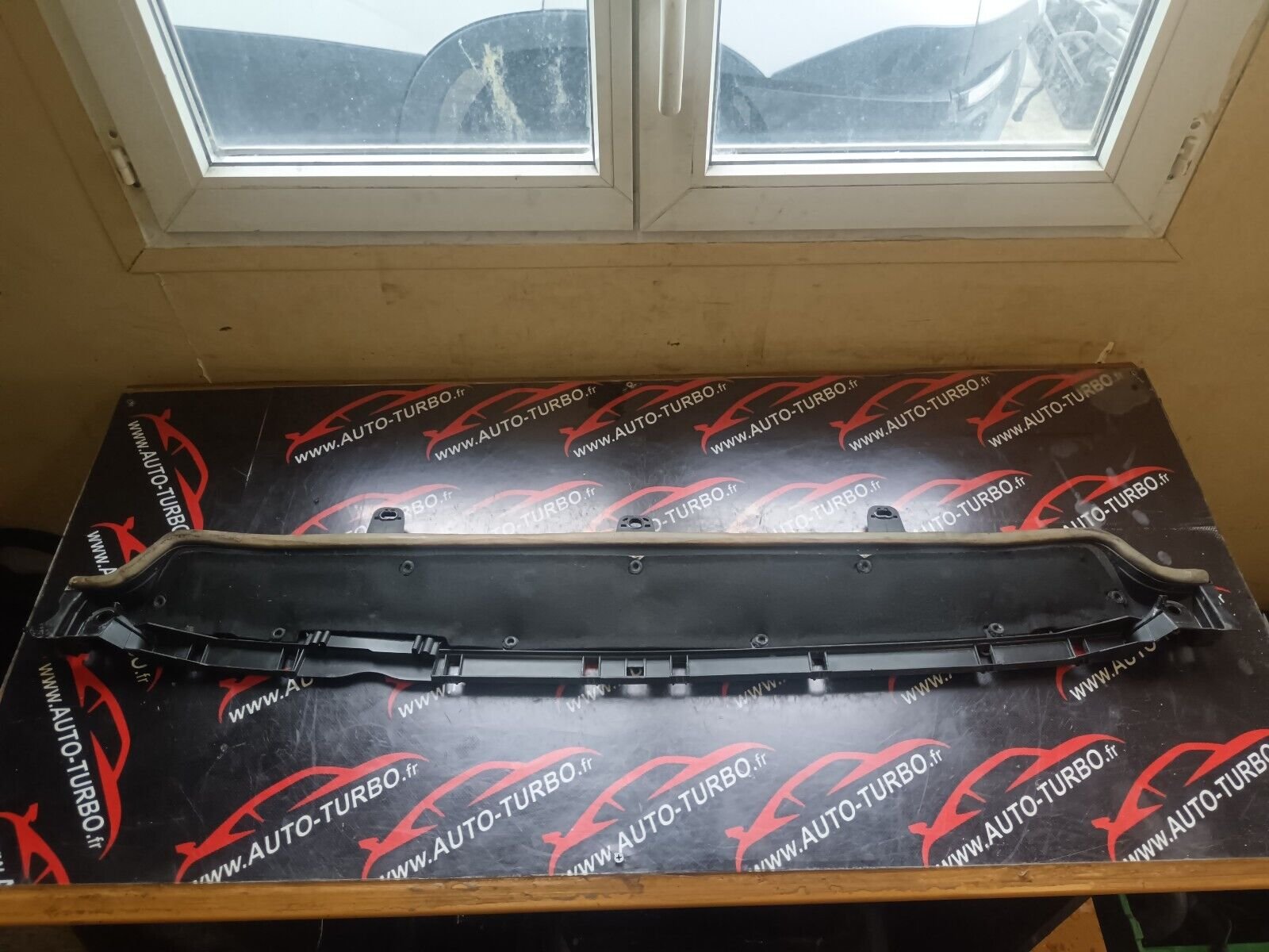 GARNITURE ESSUI GLACE PEUGEOT 308II REFERENCE: 9807815180