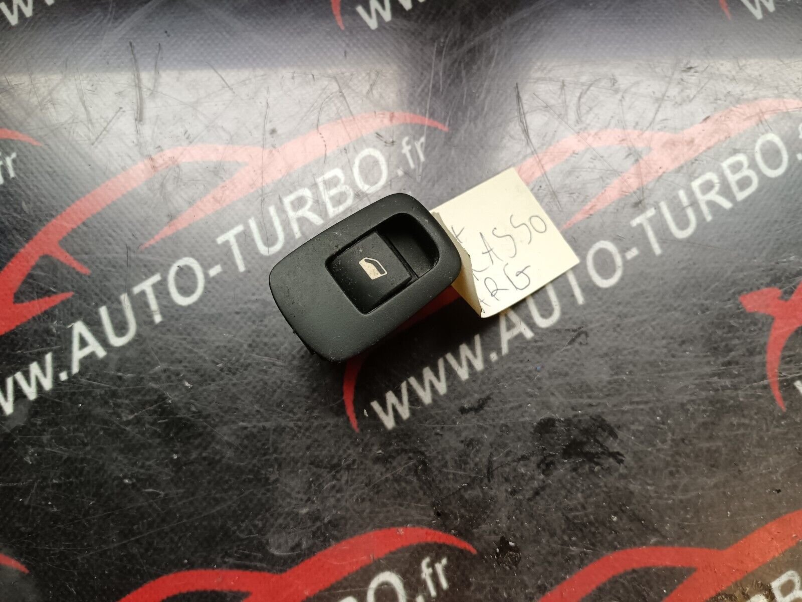 BOUTON LEVE VITRE ARRIERE GAUCHE CITROEN C4 PICASSO REFERENCE: 96639378