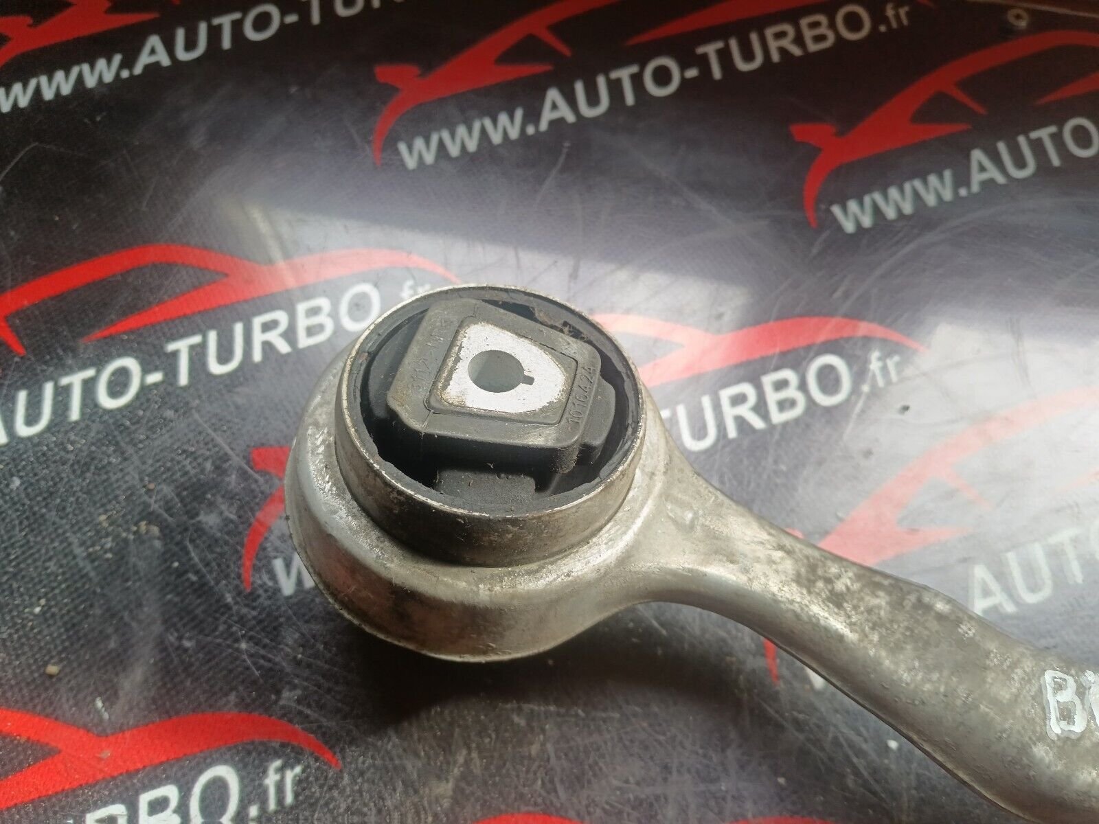 BRAS DE SUSPENSION AVANT DROIT BMW SERIE 1 E87 120i 150CH REFERENCE: 6765305