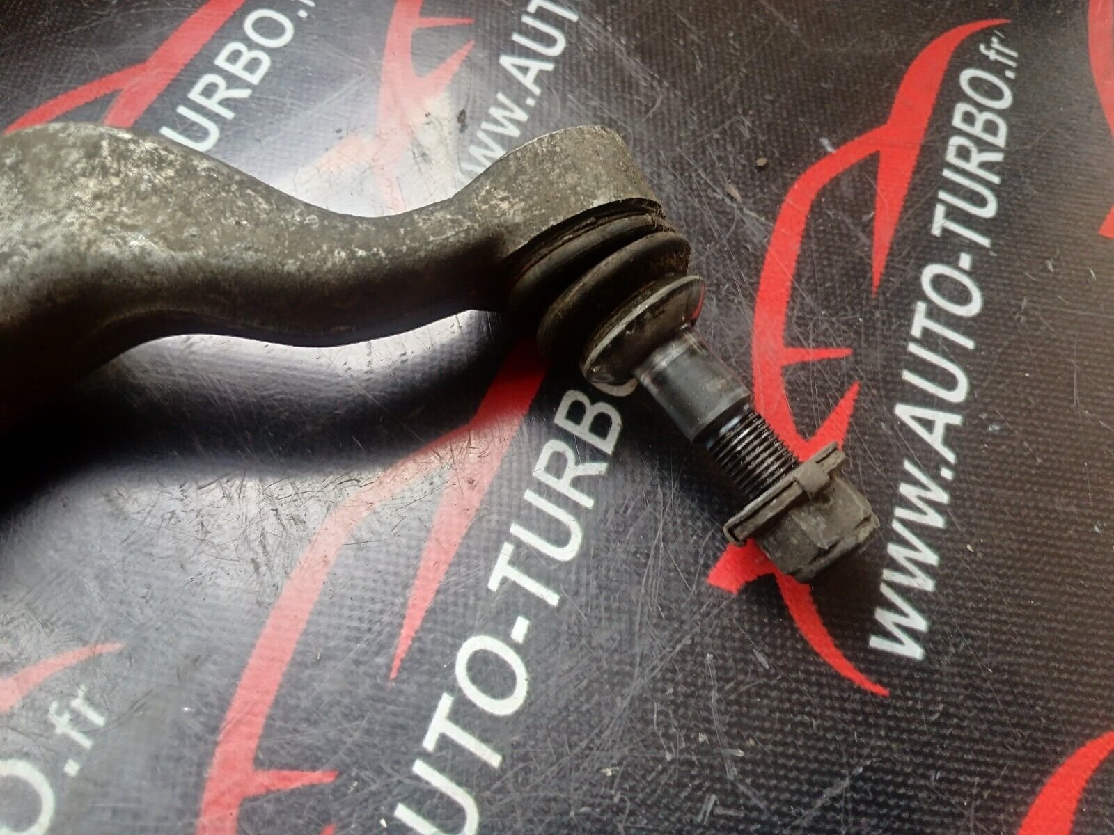 BRAS DE SUSPENSION AVANT DROIT BMW SERIE 1 E87 120i 150CH REFERENCE: 6765305