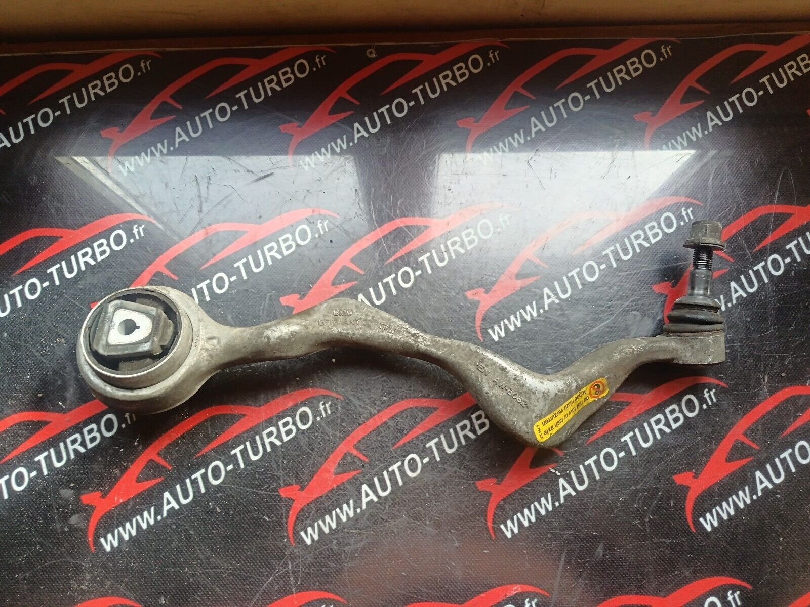 BRAS DE SUSPENSION AVANT DROIT BMW SERIE 1 E87 120i 150CH REFERENCE: 6765305