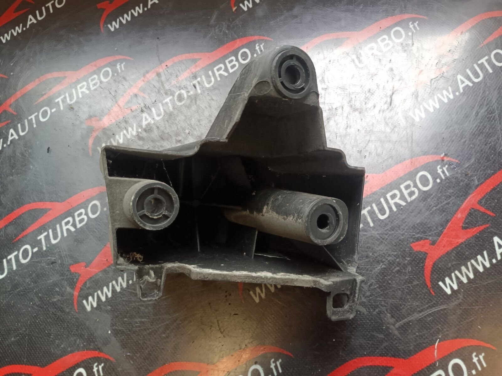 SUPPORT PARE CHOC ARRIERE DROIT CITROEN C4 COUPE REFERENCE:9650693580