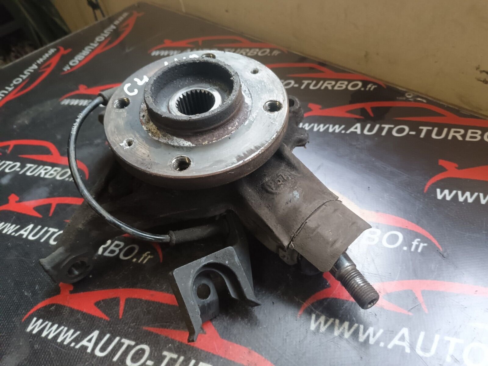 FUSEE AVANT DROIT CITROEN C4 1.6VTI 90CH COUPE