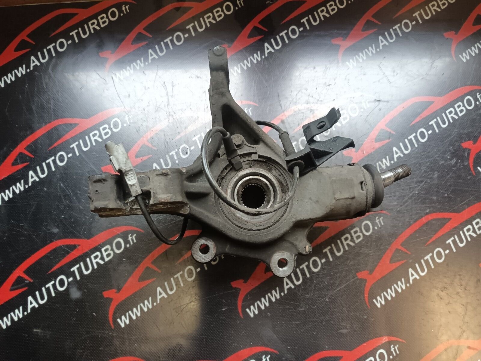 FUSEE AVANT DROIT CITROEN C4 1.6VTI 90CH COUPE