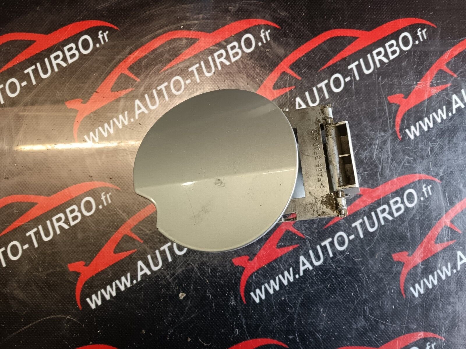 VOLET DE  TRAPPE CARBURANT PEUGEOT 307cc REFERENCE: 9643084577