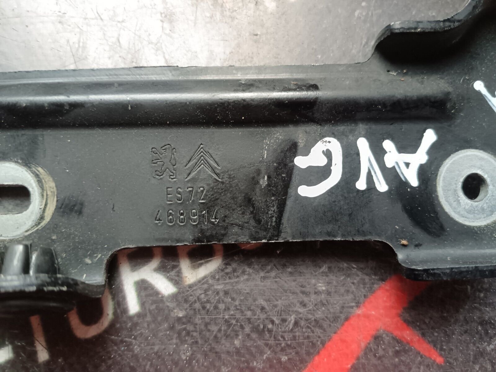 CHARNIERE CAPOT GAUCHE CITROEN C4 1.6VT 90CH COUPE REFERENCE: 468914