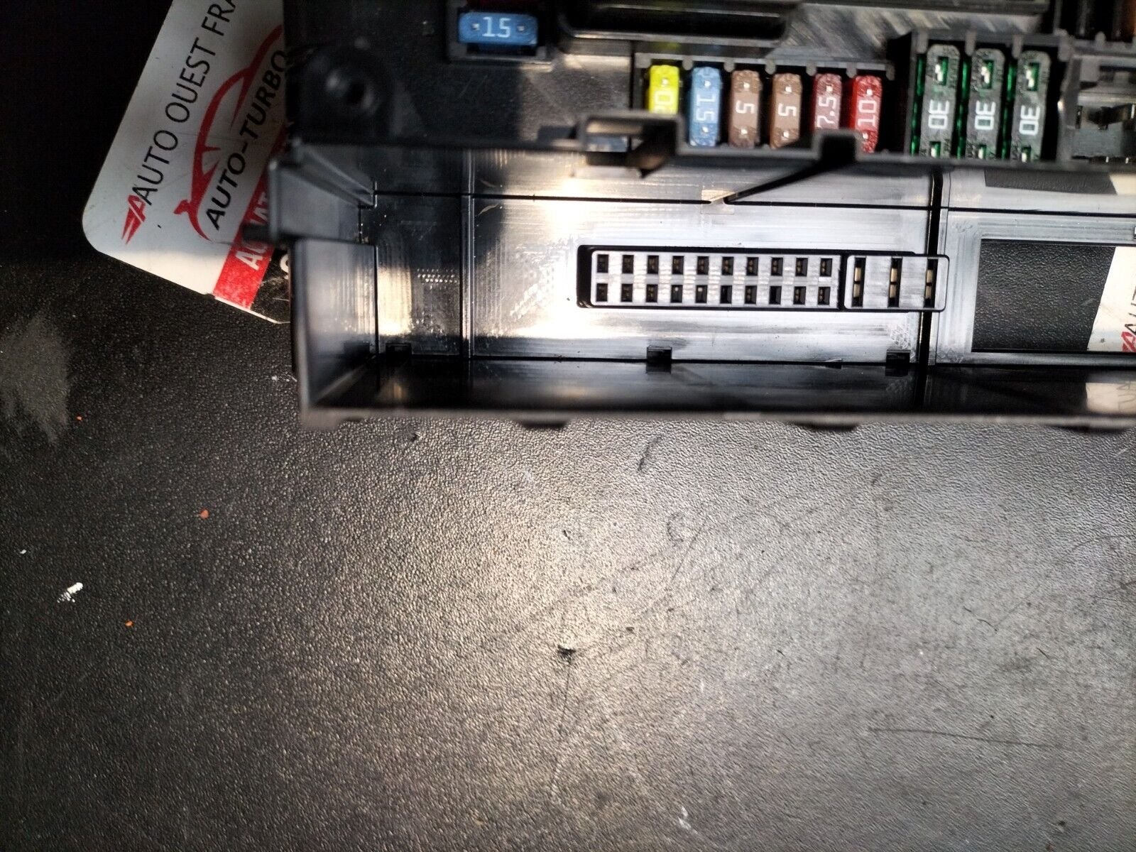 BOITIER FUSIBLES  BMW F10 9234421-01