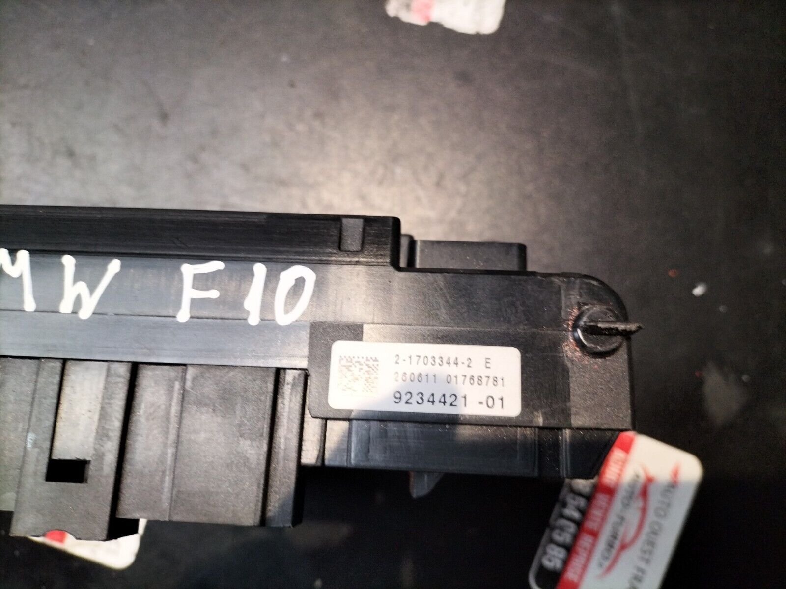 BOITIER FUSIBLES  BMW F10 9234421-01