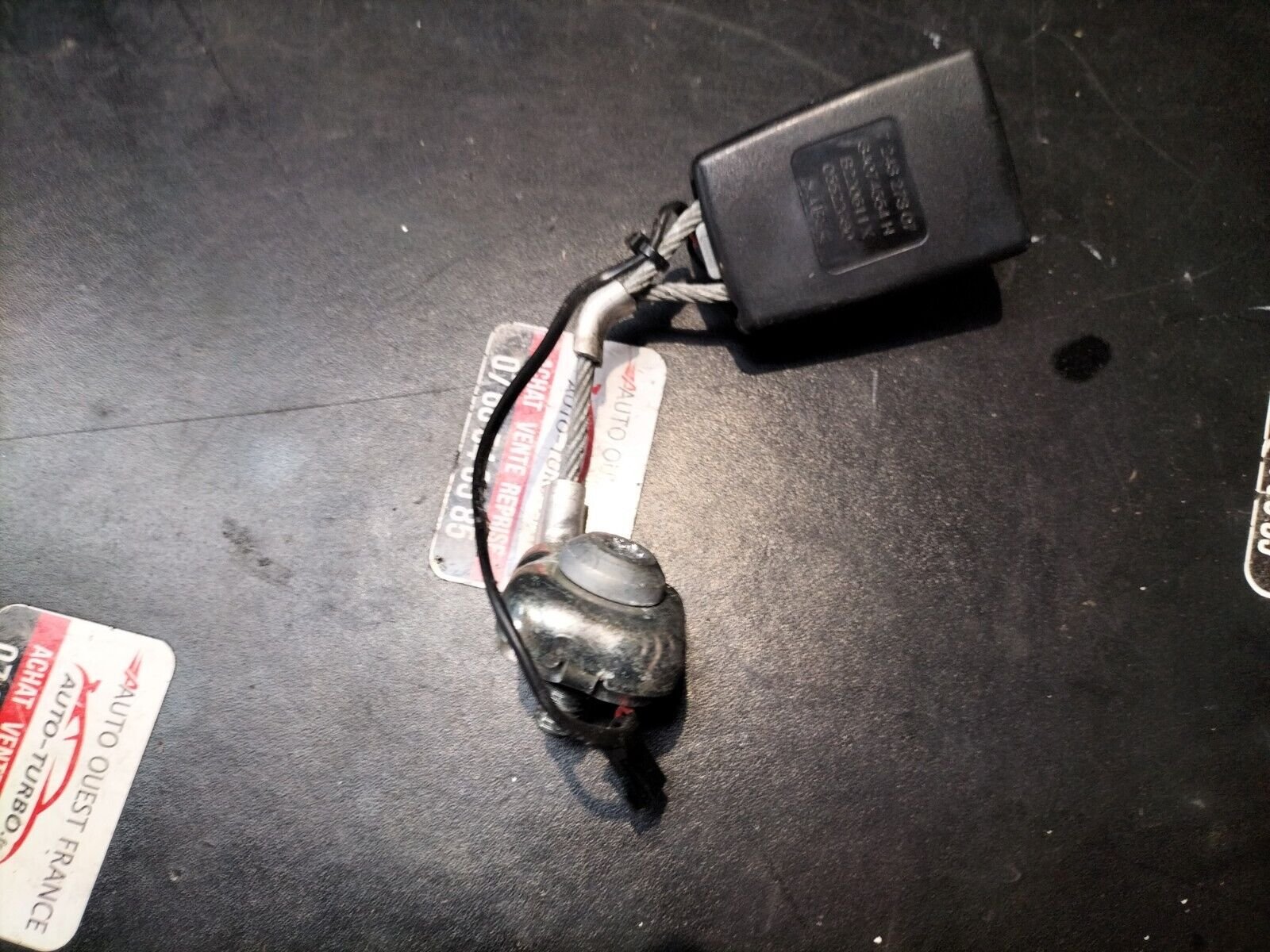 BOUCLE DE CEINTURE SECURITE ARRIERE GAUCHE BMW F10 724327307