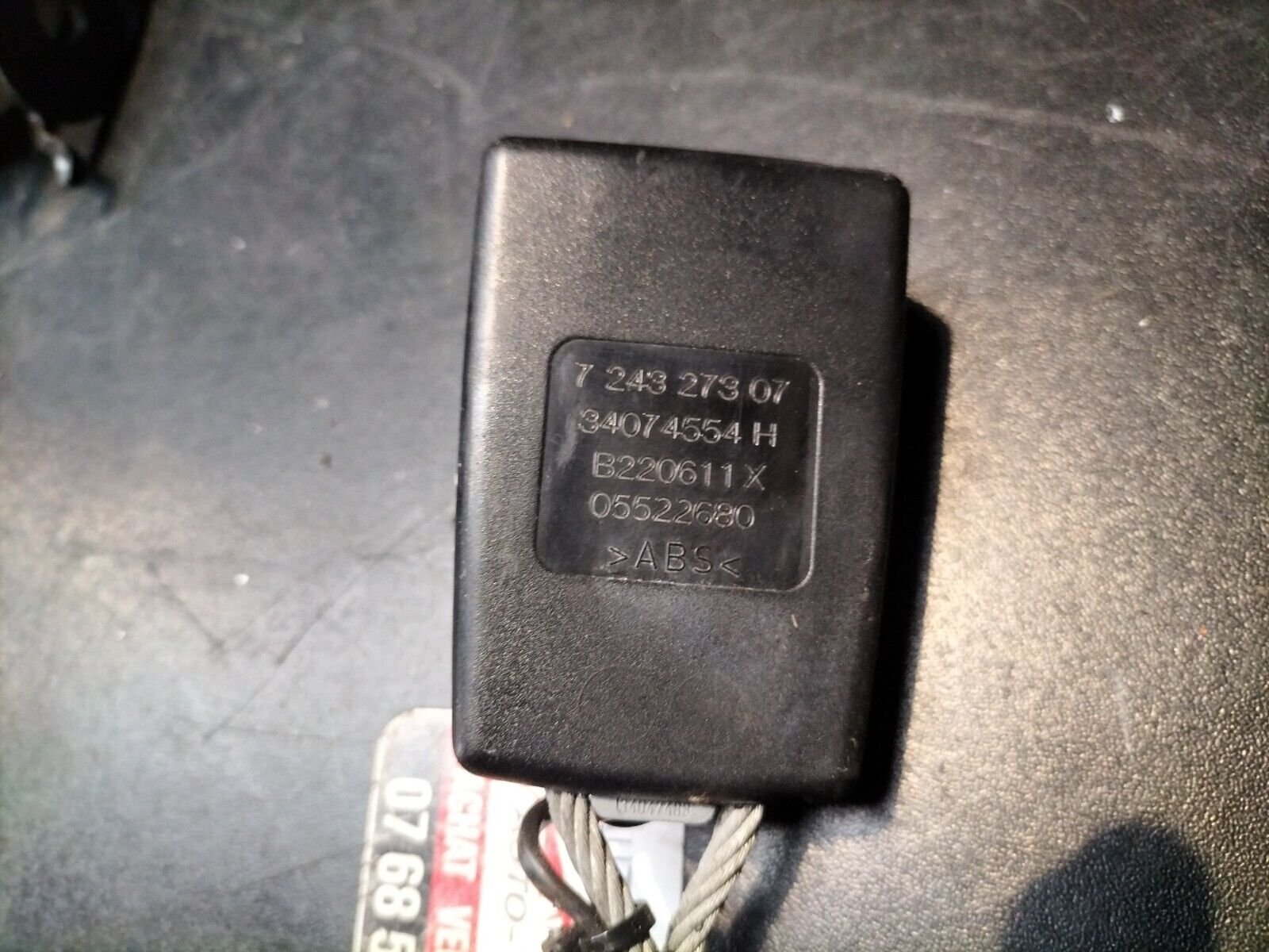 BOUCLE DE CEINTURE SECURITE ARRIERE GAUCHE BMW F10 724327307