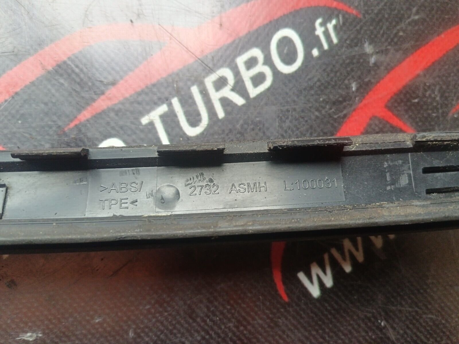 MOULURE GAUCHE CITROEN C4 1.6VTI 90CH COUPE