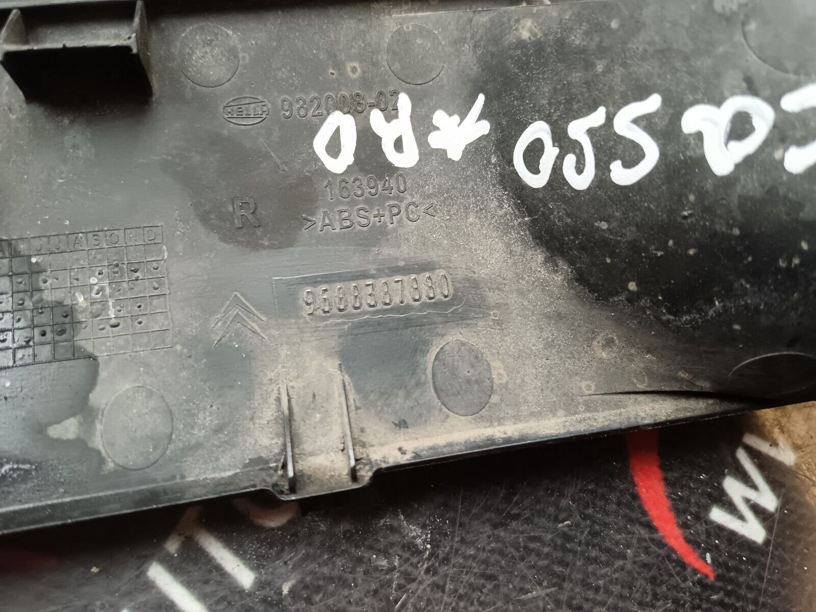 FEU PARE CHOC ARRIERE DROIT CITROEN C4 PICASSO REFERENCE: 9688387880