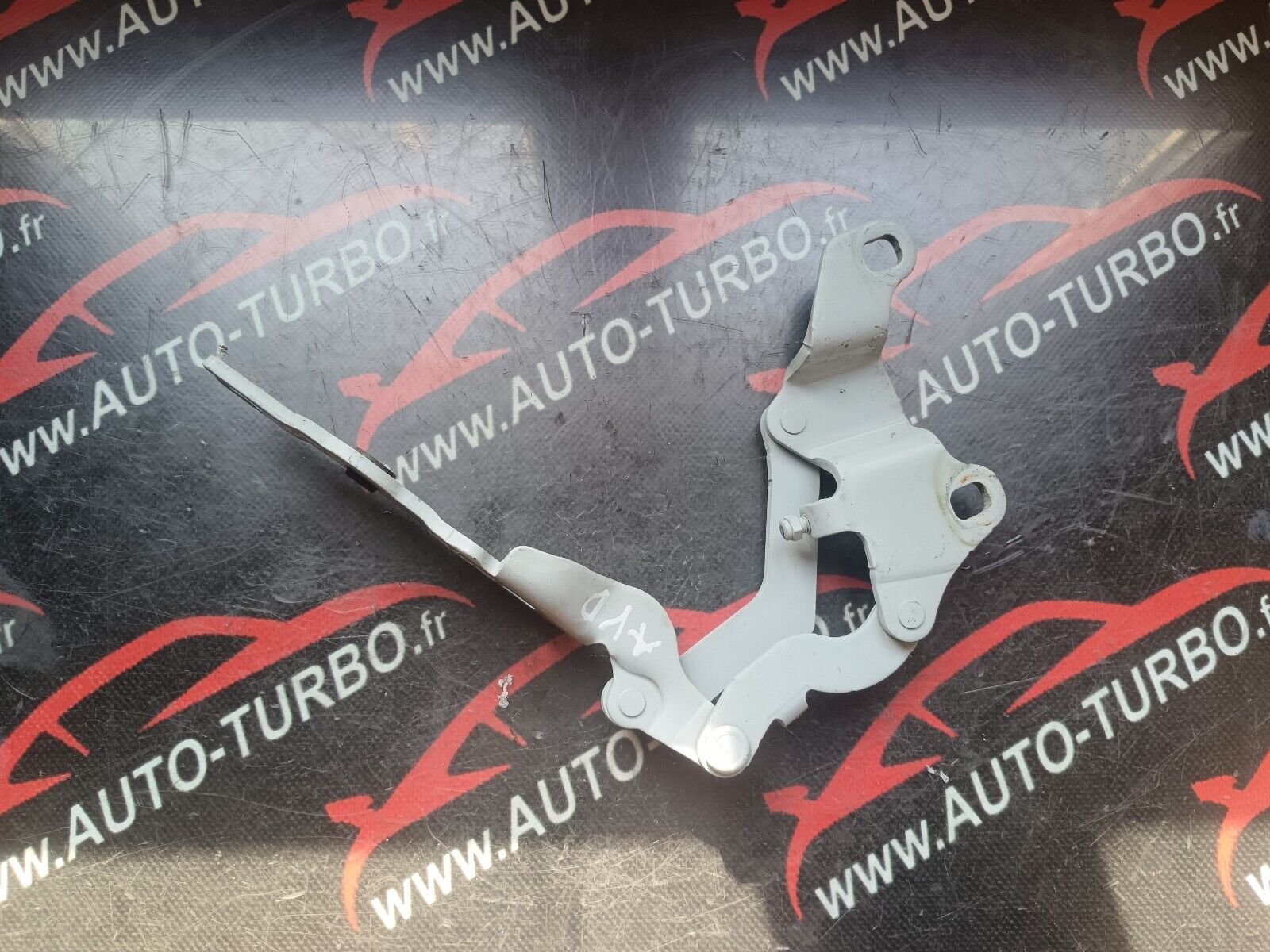 CHARNIERE CAPOT DROIT BMW SERIE 1 E87 REFERENCE: 7060560