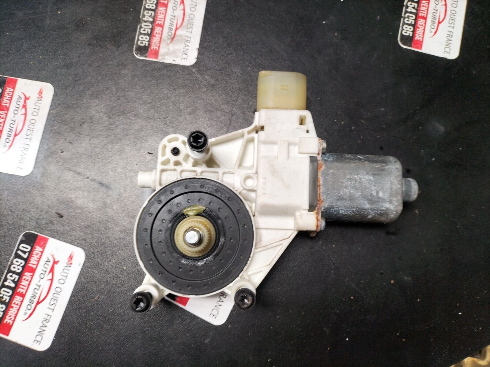 MOTEUR LEVE VITRE AVANT DROITE BMW SERIE 1 E87 996625-101, 6927028