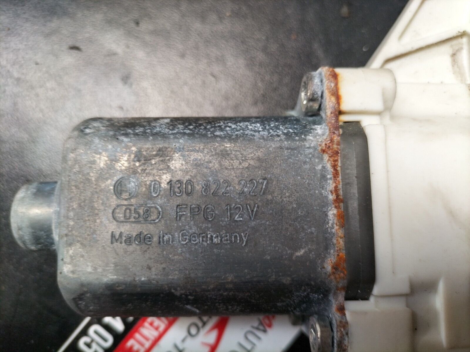 MOTEUR LEVE VITRE AVANT DROITE BMW SERIE 1 E87 996625-101, 6927028