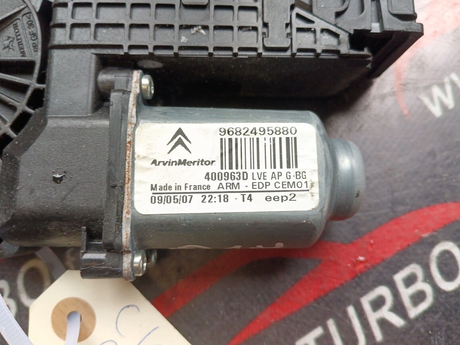 MOTEUR LEVE VITRE AVANT GAUCHE C4 PICASSO REFERENCE: 9682495880