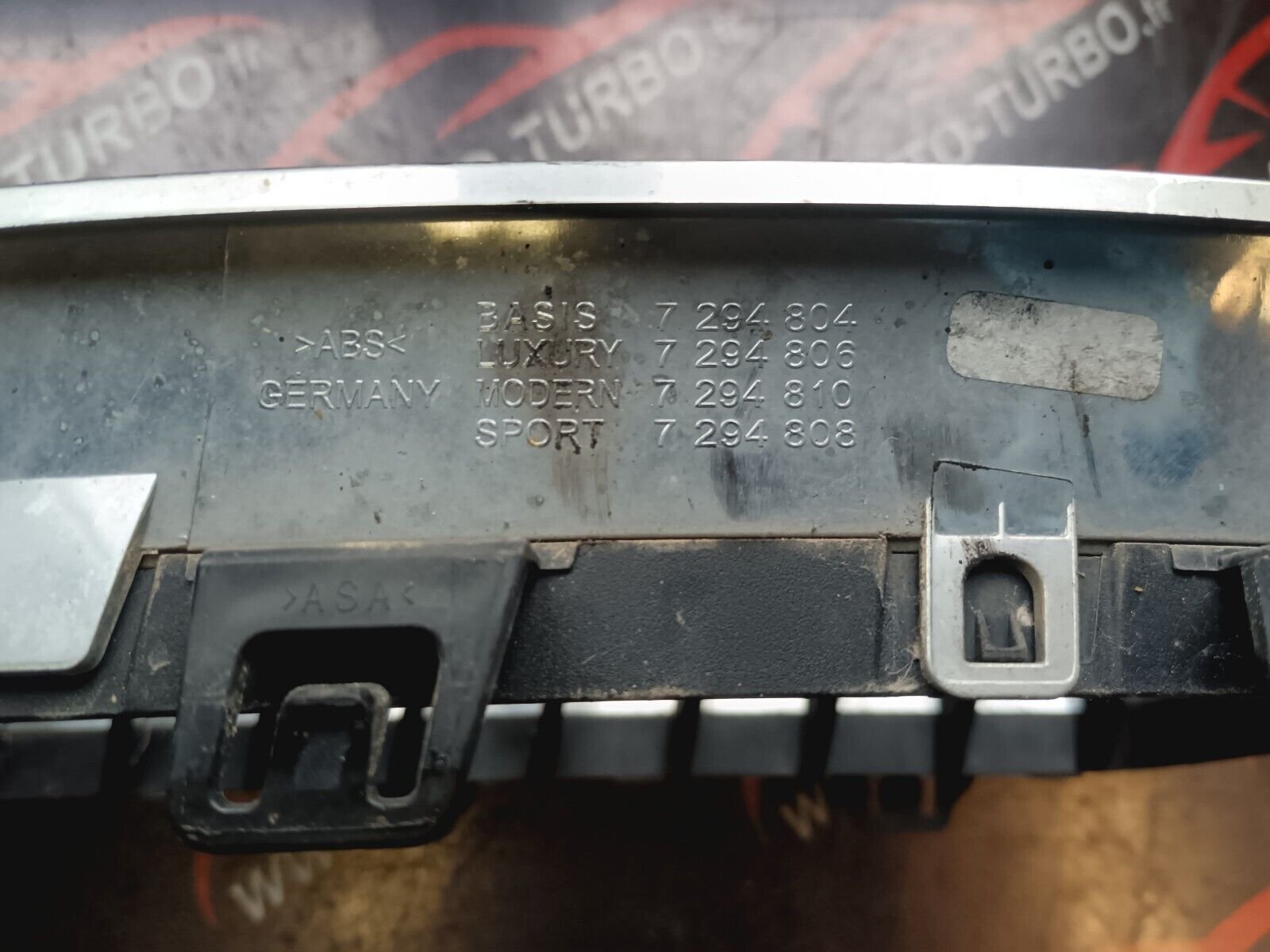 GRILLE AVANT DROIT BMW 328i GT REFERENCE: 7294804